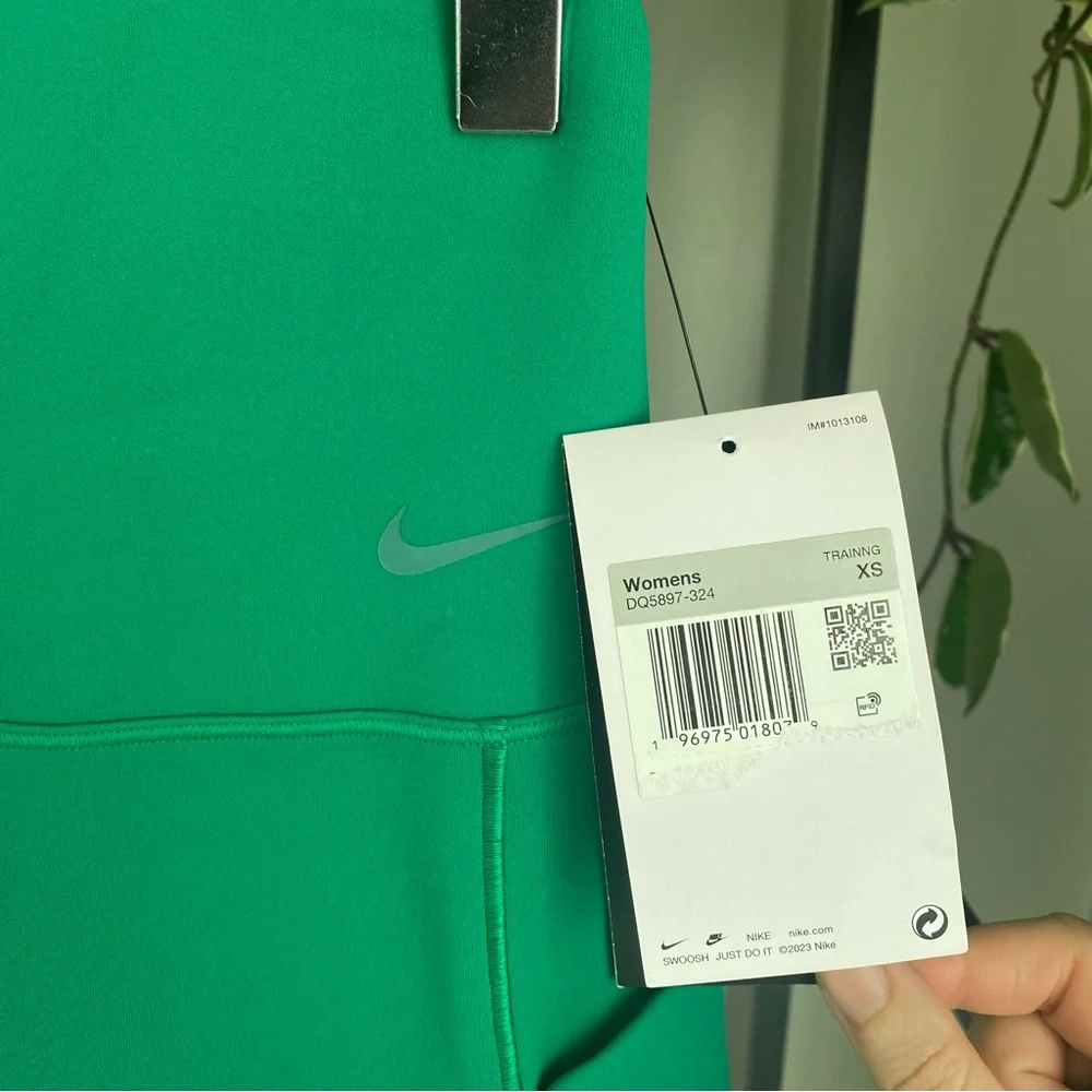 NWT Nike Highrise 7/8 Length InfinaSmooth Leggings with Pockets
